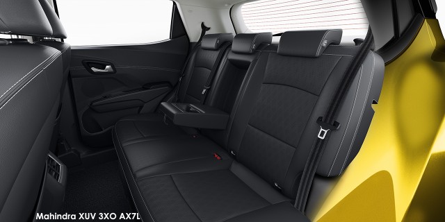 XUV3XO 1.2T AX7L A/T gallery image 12